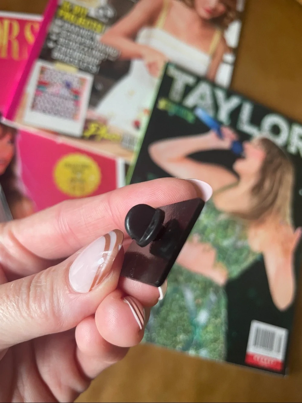 Taylor Swift Magazines and Necklace/Pin Bundle